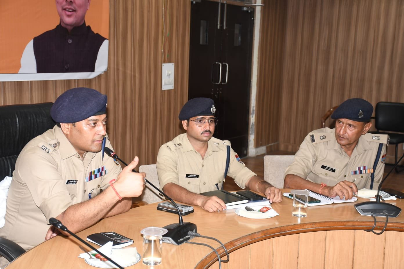 कांवड़ यात्रा के अनुभवों पर अधीनस्थों के साथ एसएसपी ने लिया फीडबैक, प्रशंसनीय ड्यूटी करने पर 42 पुलिसकर्मियों को किया सम्मानित