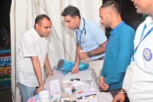 जिलाधिकारी मयूर दीक्षित समय–समय पर स्वयं कर रहे कांवड़ मेला क्षेत्र का निरीक्षण