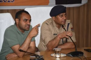 देर शाम सीसीआर भवन में समीक्षा गोष्ठी आयोजित, जिलाधिकारी और एसएसपी ने की अध्यक्षता