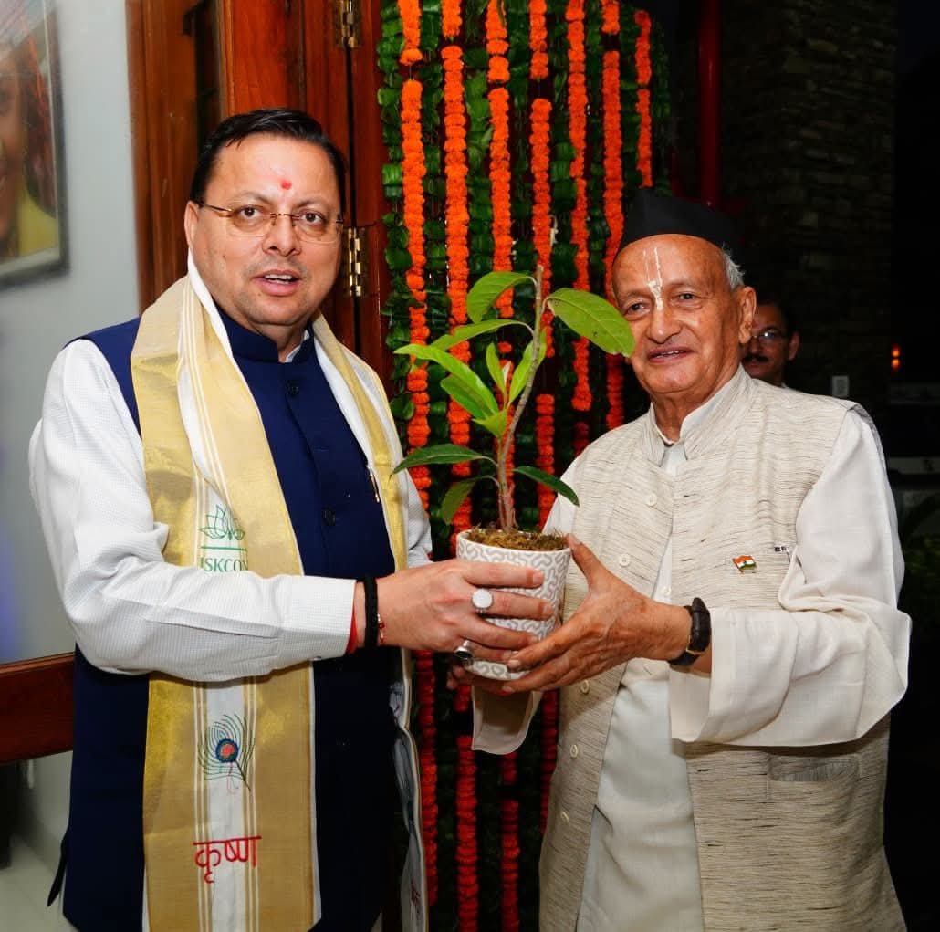 मुख्यमंत्री धामी से मुख्यमंत्री आवास में प्रदेश के पूर्व मुख्यमंत्री एवं महाराष्ट्र के पूर्व राज्यपाल श्री भगत सिंह कोशियारी ने शिष्टाचार भेंट की
