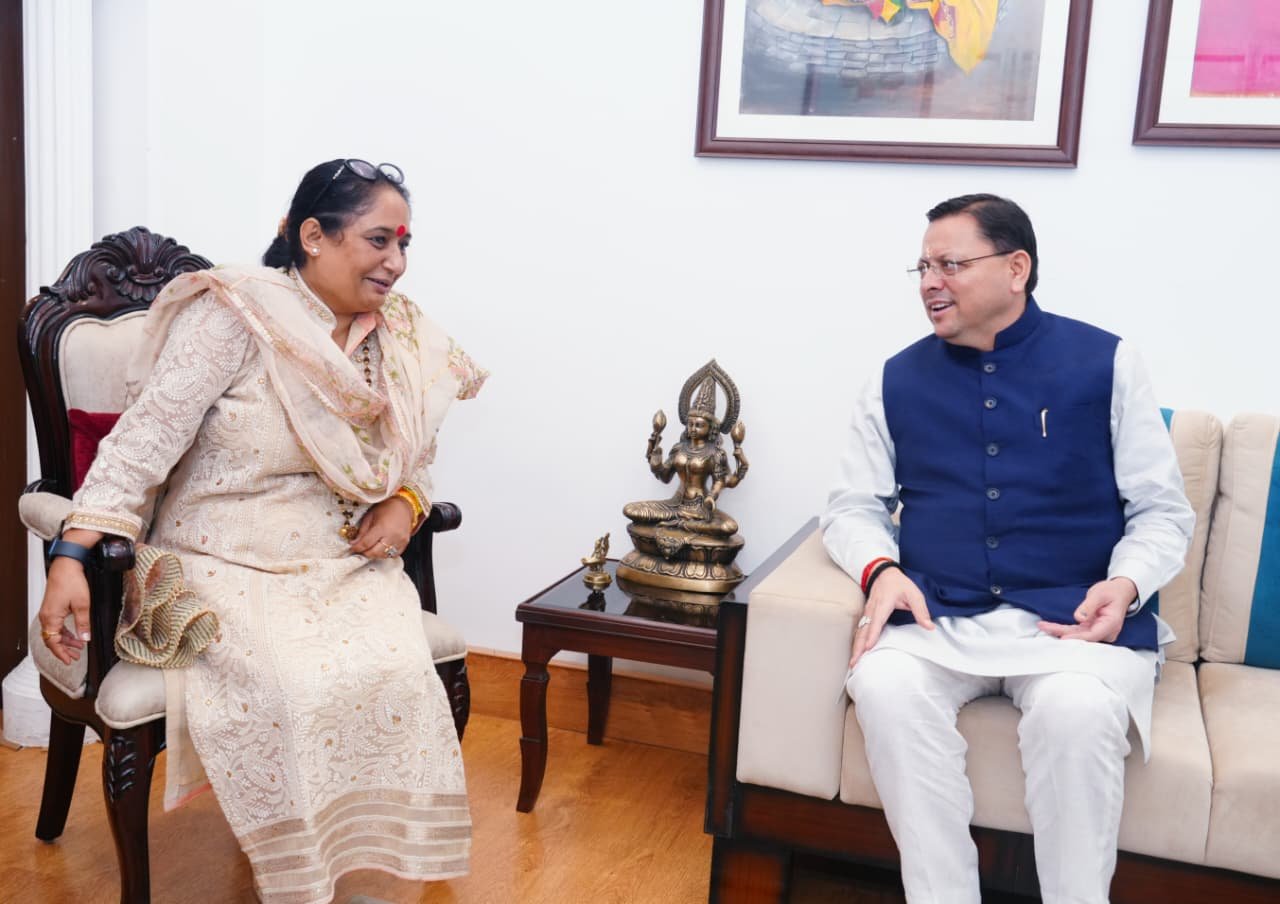 मुख्यमंत्री ने विधानसभा अध्यक्ष श्रीमती ऋतु खंडूड़ी भूषण से शिष्टाचार भेंट कर विधानसभा सत्र की तैयारियों को लेकर चर्चा की
