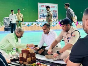लाइब्रेरी हेतु भूमि पूजन करने पुलिस लाइन पहुँचे डीएम मयूर दीक्षित व एसएसपी प्रमेंद्र सिंह डोबाल*