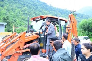 मुख्यमंत्री  धामी ने अतिवृष्टि से प्रभावित देहरादून जनपद के मालदेवता क्षेत्र एवं केसरवाला का स्थलीय निरीक्षण कर वहाँ की स्थिति का जायज़ा लिया