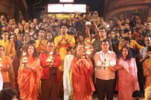 सांसद अनिल बलूनी सपरिवार दर्शनार्थ आये परमार्थ निकेतन, स्वामी चिदानन्द सरस्वती के पावन सान्निध्य में विश्व विख्यात गंगा आरती में किया सहभाग