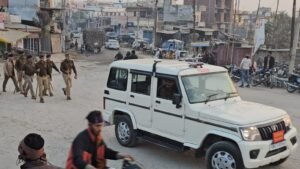 वरिष्ठ पुलिस अधीक्षक हरिद्वार के निर्देश पर पुलिस द्वारा पिरान कलियर क्षेत्र में निकाला फ्लैग मार्च