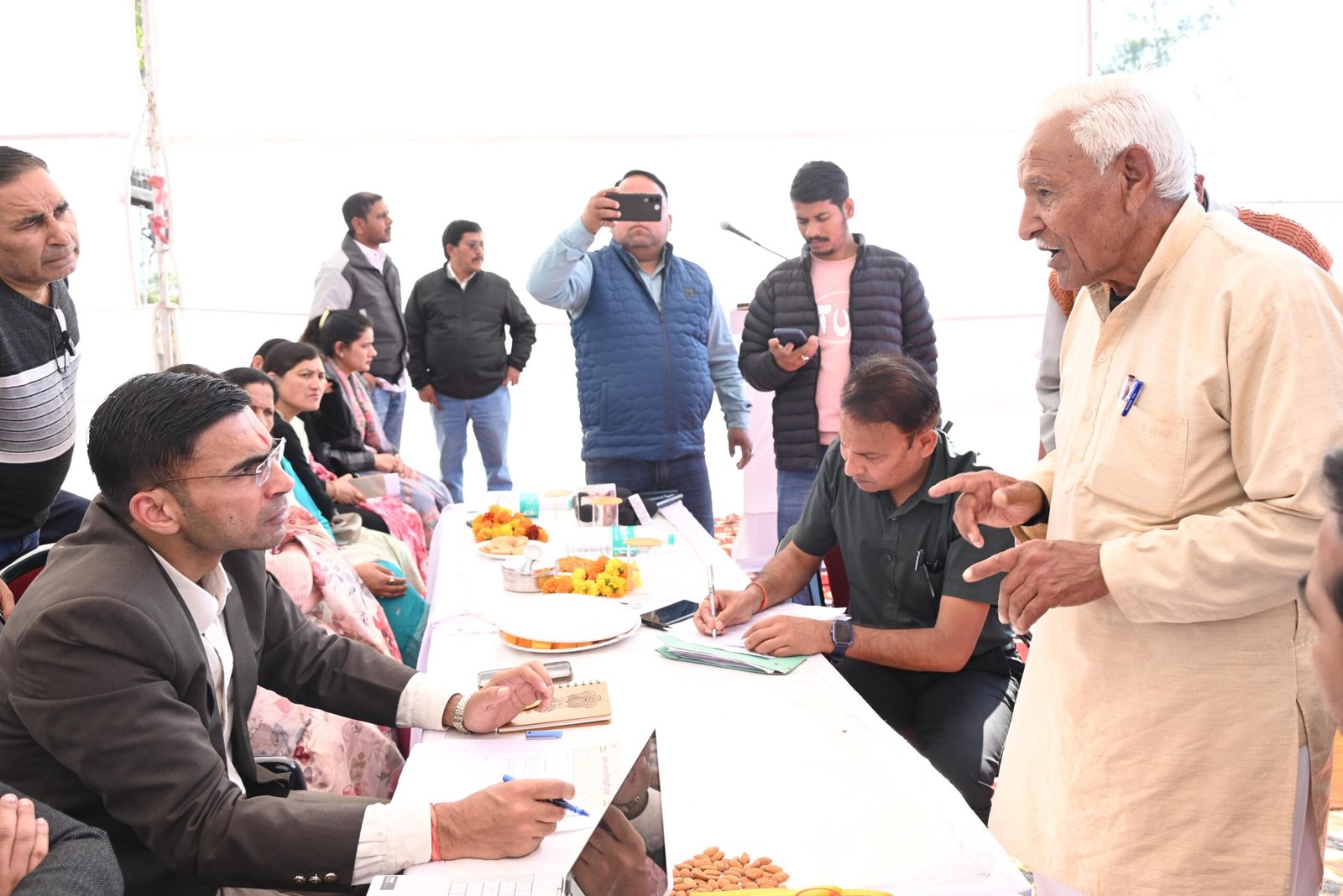 डीएम के निर्देश पर 24 घंटे के भीतर रा.प्रा.वि. लिस्ट्राबाद में शिक्षिका की तैनाती