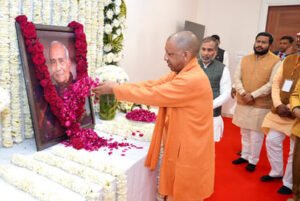 मुख्यमंत्री योगी ने राज्यमंत्री के पिता को दी श्रद्धांजलि