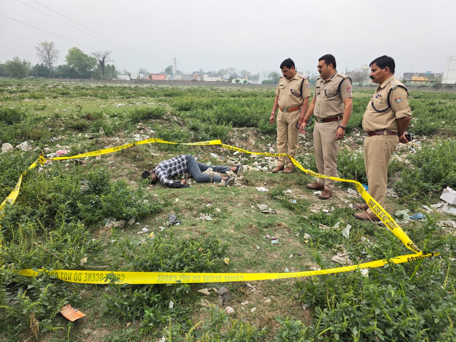 पिस्टल से कनपटी पर गोली मारकर की आत्महत्या