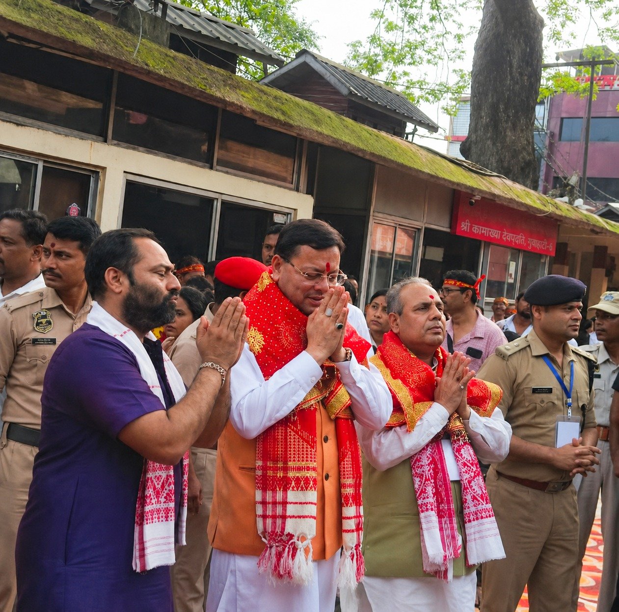 मुख्यमंत्री धामी ने कामाख्या देवी मंदिर में की पूजा-अर्चना, देवभूमि उत्तराखंड की निरंतर प्रगति, विकास और खुशहाली के लिए की प्रार्थना