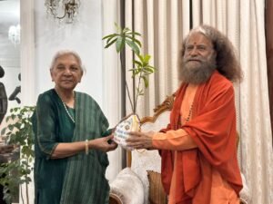 लखनऊ में माननीय राज्यपाल, उत्तरप्रदेश, श्रीमती आनंदी बेन पटेल जी से पूज्य स्वामी चिदानन्द सरस्वती जी की हुई आत्मीय एवं प्रेरणादायक भेंटवार्ता