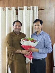 रुद्रपुर के समग्र विकास ज्वलंत एवं जनहित के मुद्दों पर मेयर विकास शर्मा ने कुमाऊँ आयुक्त/सचिव मुख्यमंत्री दीपक रावत से की मुलाकात