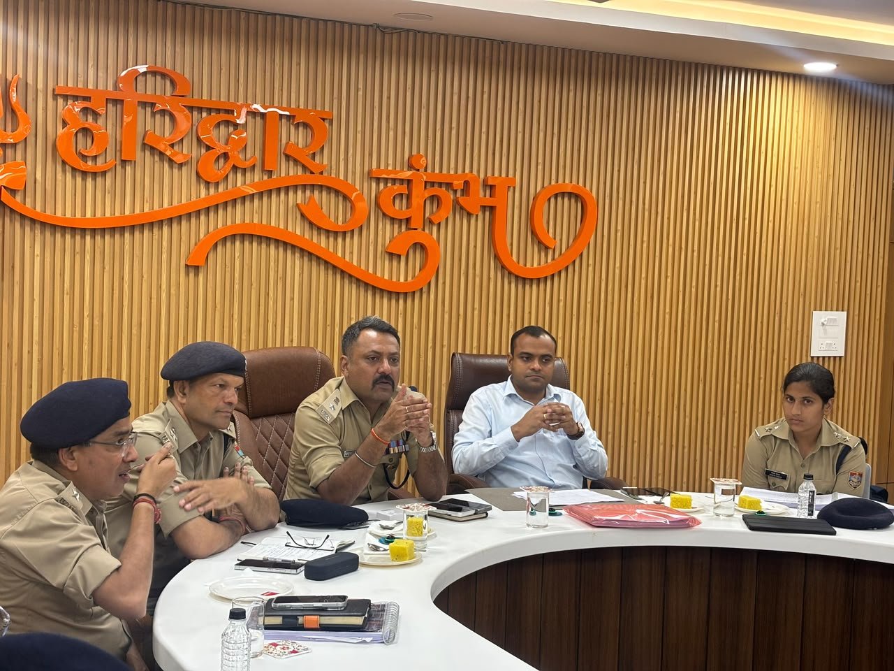 DM एवं SSP हरिद्वार के नेतृत्व में कांवड़ यात्रा की व्यापक समीक्षा बैठक सम्पन्न
