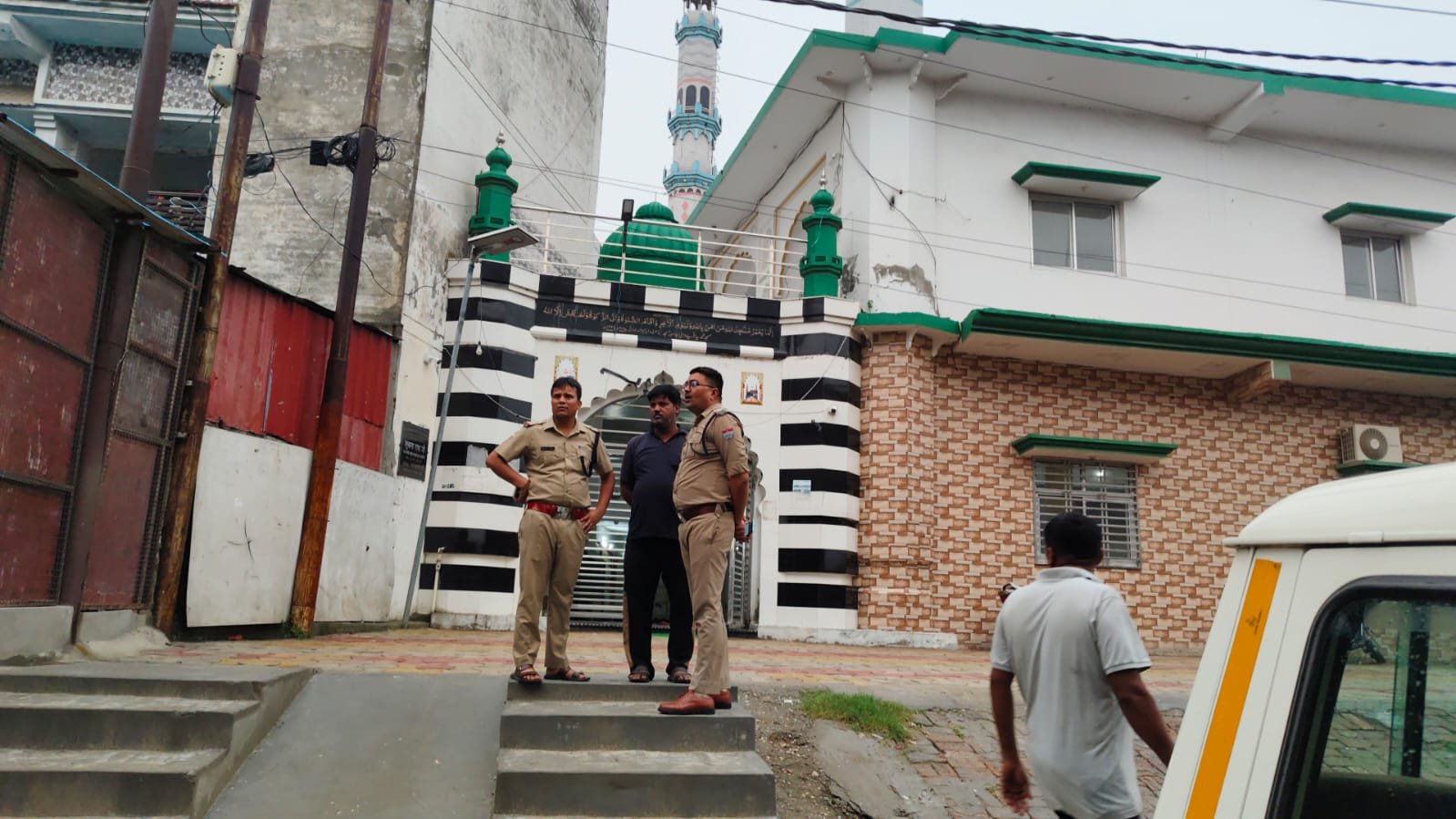 बिना अनुमति एवं निर्धारित मानकों के विपरीत संचालित लाउडस्पीकरों पर की गई कार्रवाई