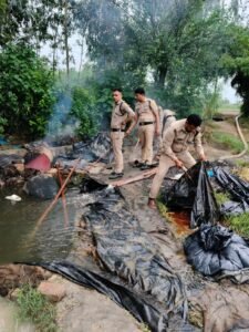 सघन प्रवर्तन अभियान में अवैध शराब ख़ाम निर्माण कर रही 3 भट्टी एवं 15000 किलोग्राम लहन मौके पर नष्ट किया गया