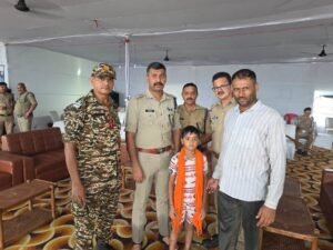 उत्तराखण्ड पुलिस की सतर्कता से परिवार को मिला अपना नन्हा लाल, कुछ ही समय में सकुशल खोजकर परिजनों के किया सुपुर्द