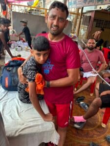 कांवड़ मार्ग में पुलिस ने सूझबूझ और जिम्मेदारी का परिचय देते हुए परिजनों से बालक को मिलाया