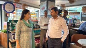खाद्य प्रतिष्ठानों पर छापेमारी, 21 खाद्य पदार्थों के नमूने जांच के लिए लिए गए