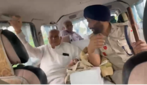 उत्तराखंड पुलिस बनी मददगार, बुजुर्ग को गंतव्य पर अपनी सरकारी गाड़ी से पहुंचाया