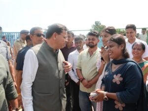 मुख्यमंत्री ने सुनीं जनसमस्याएं, अधिकारियों को दिए त्वरित समाधान के निर्देश