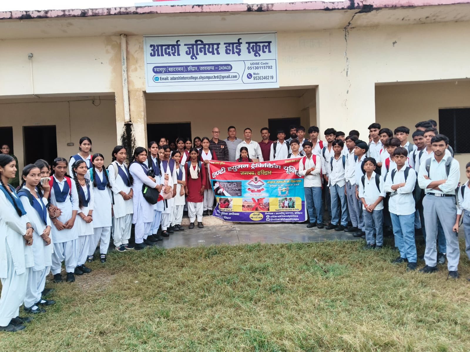 आदर्श इंटर कॉलेज श्यामपुर में AHTU हरिद्वार ने “गुरुजी” बनकर छात्र-छात्राओं को किया जागरूक