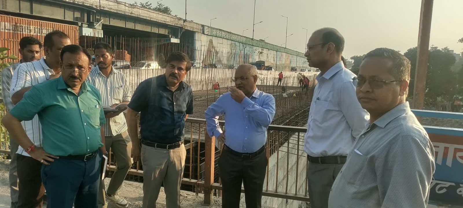 कुंभ से जुड़े निर्माण कार्यों का मंडलायुक्त ने किया स्थलीय निरीक्षण