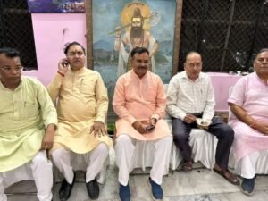 गुघाल मेले में उमड़ी श्रद्धालुओं की भीड़, राजनीतिक और धार्मिक हस्तियों ने की पवित्र छड़ी की पूजा