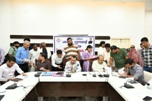 जनपद वासियों की समस्याओं को त्वरित निस्तारण के उदेश्य से जिलाधिकारी मयूर दीक्षित की अध्यक्षता में प्रत्येक सोमवार को आयोजित किया जा रहा है जन सुनवाई कार्यक्रम