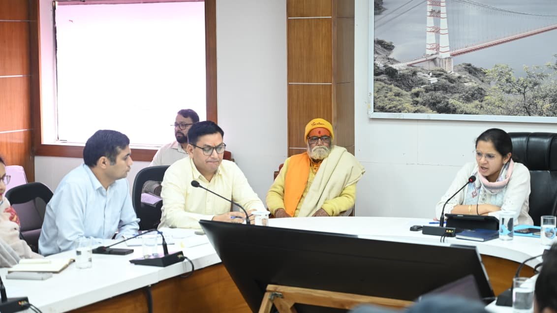 जिलाधिकारी ने जनता दरबार में सुनी जनसमस्याएं, समयबद्ध निस्तारण के निर्देश