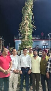 दुबड़ी पर्व में गूंजे लोकवाद्य, सजी फसल-पत्तियों की दुबड़ी, एडीएम ने ग्रामीणों संग किया प्रकृति पूजन