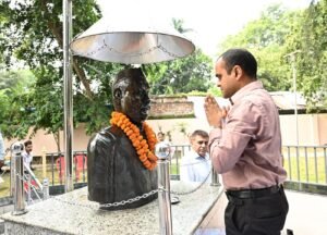पंडित गोविंद बल्लभ पंत की 139वीं जयंती पर जिलाधिकारी ने किया नमन