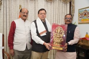 मुख्यमंत्री धामी से मध्य प्रदेश के कैबिनेट मंत्री राकेश शुक्ला ने की शिष्टाचार भेंट