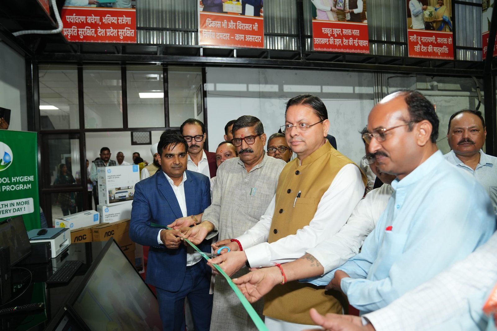 मुख्यमंत्री ने चम्पावत जिले के छह विद्यालयों में डिजिटल लर्निंग सेट का किया शुभारंभ