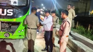 लक्जरी एवं स्लीपर बसों के विरुद्ध विशेष चेकिंग अभियान जारी—22 बसों सहित कुल 164 वाहनों के चालान, पांच बसों की फिटनेस निरस्त