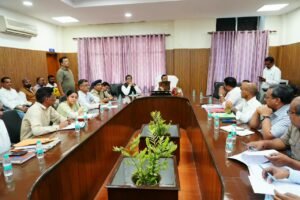 सफाई कर्मचारियों के अधिकारों एवं कल्याणकारी योजनाओं के प्रभावी क्रियान्वयन को लेकर आयोग के अध्यक्ष ने की समीक्षा बैठक