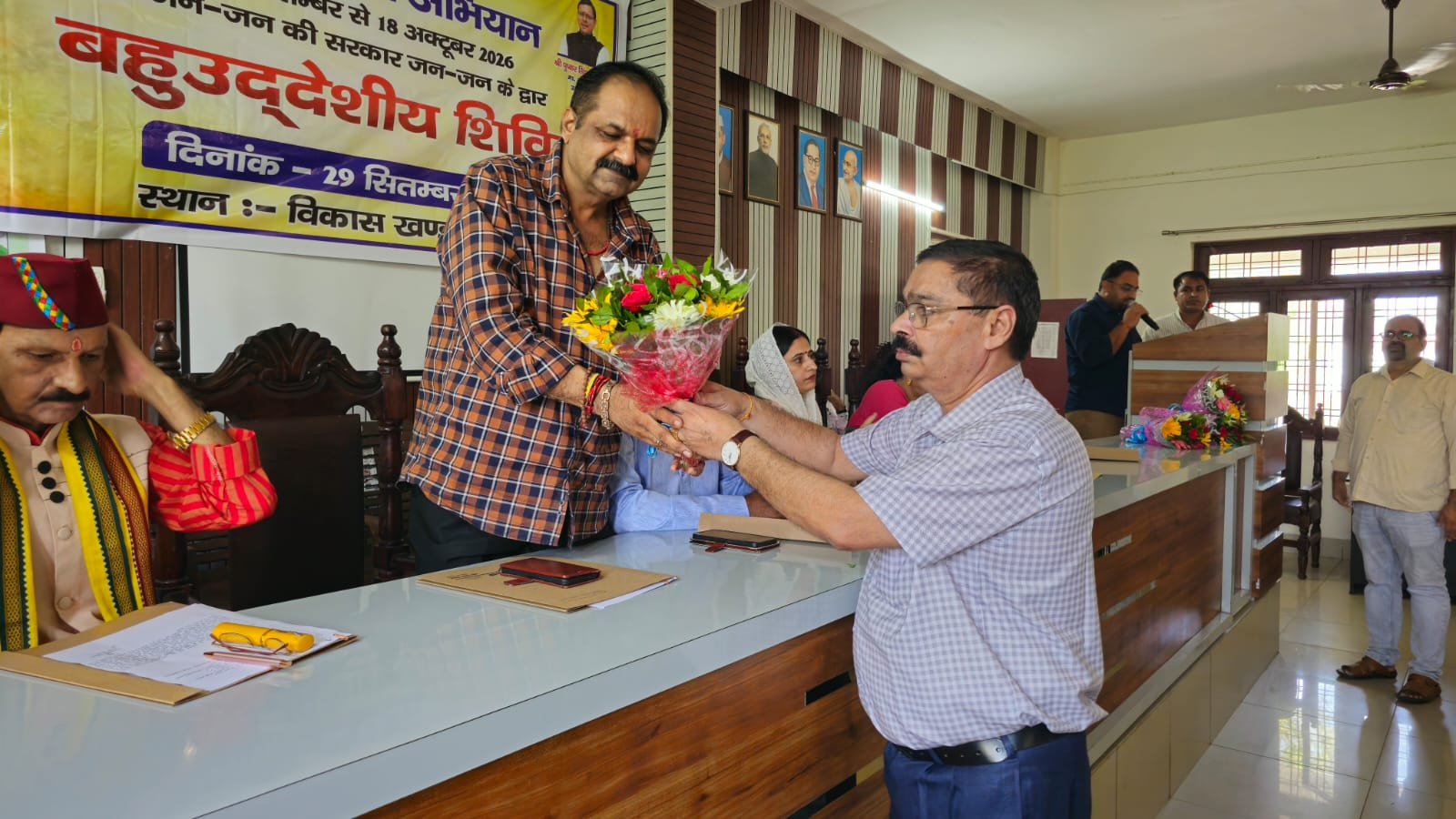 सेवा संकल्प अभियान “जन-जन की सरकार, जन-जन के द्वार” के अंतर्गत विकास खंड सभागार नारसन में आयोजित बहुद्देशीय शिविर में 755 नागरिकों ने शिविर का लाभ उठाया