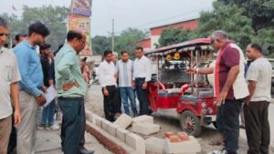 कुंभ मेला-2027 के तहत शंकराचार्य चौक-कनखल-देशरक्षक तिराहा मार्ग के कार्यों का स्थलीय निरीक्षण