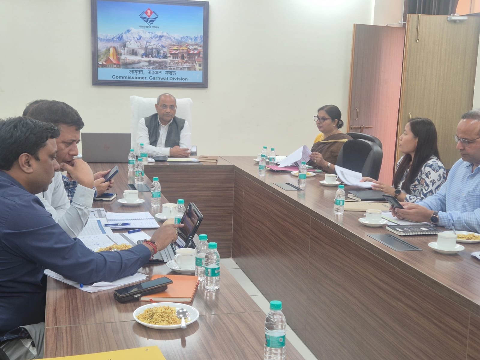 तय समय में सड़कें गड्ढामुक्त न होने पर गढ़वाल आयुक्त सख्त, निर्माणदायी संस्थाओं को एक दिन का अल्टीमेटम