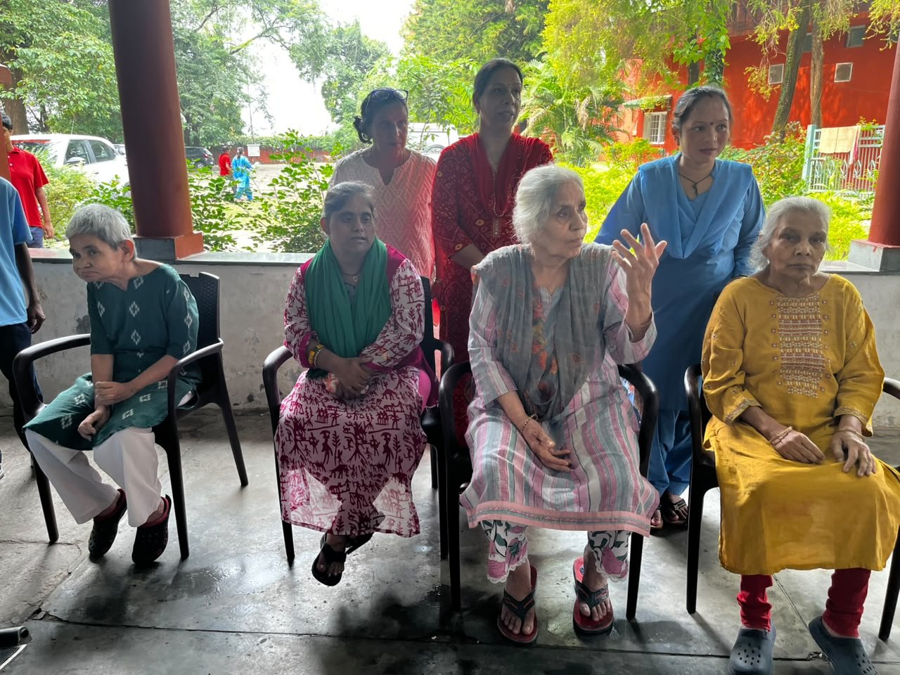 दिव्यांगजनों को मतदान के प्रति किया जागरूक, शत-प्रतिशत मतदान का आह्वान