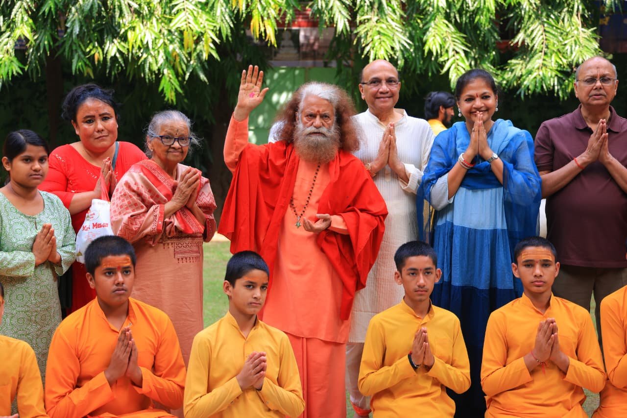 परमार्थ निकेतन में सर्वपितृ अमावस्या पर विशेष पूजन-अर्चना
