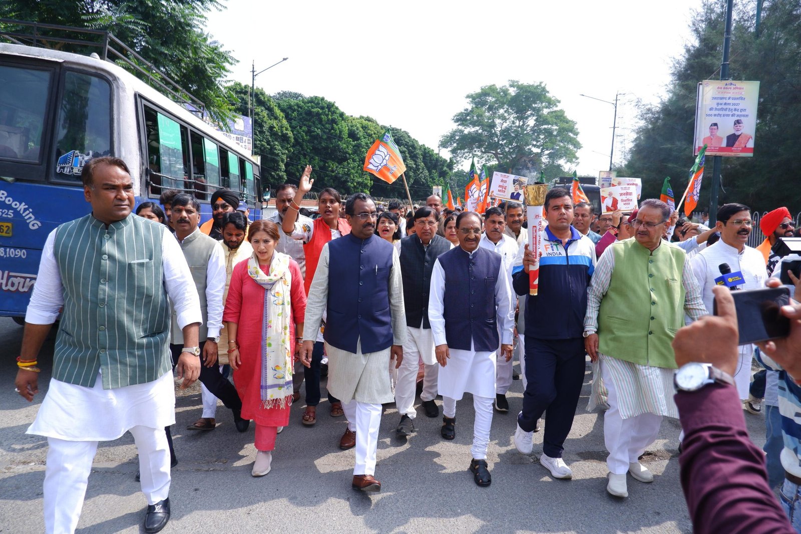 भारतीय जनता पार्टी महानगर की ओर से 25 वर्ष प्रधानमंत्री नरेंद्र मोदी जी के सेवा एवं समर्पण के अंतर्गत सेवा ज्योति यात्रा कार्यक्रम आयोजित