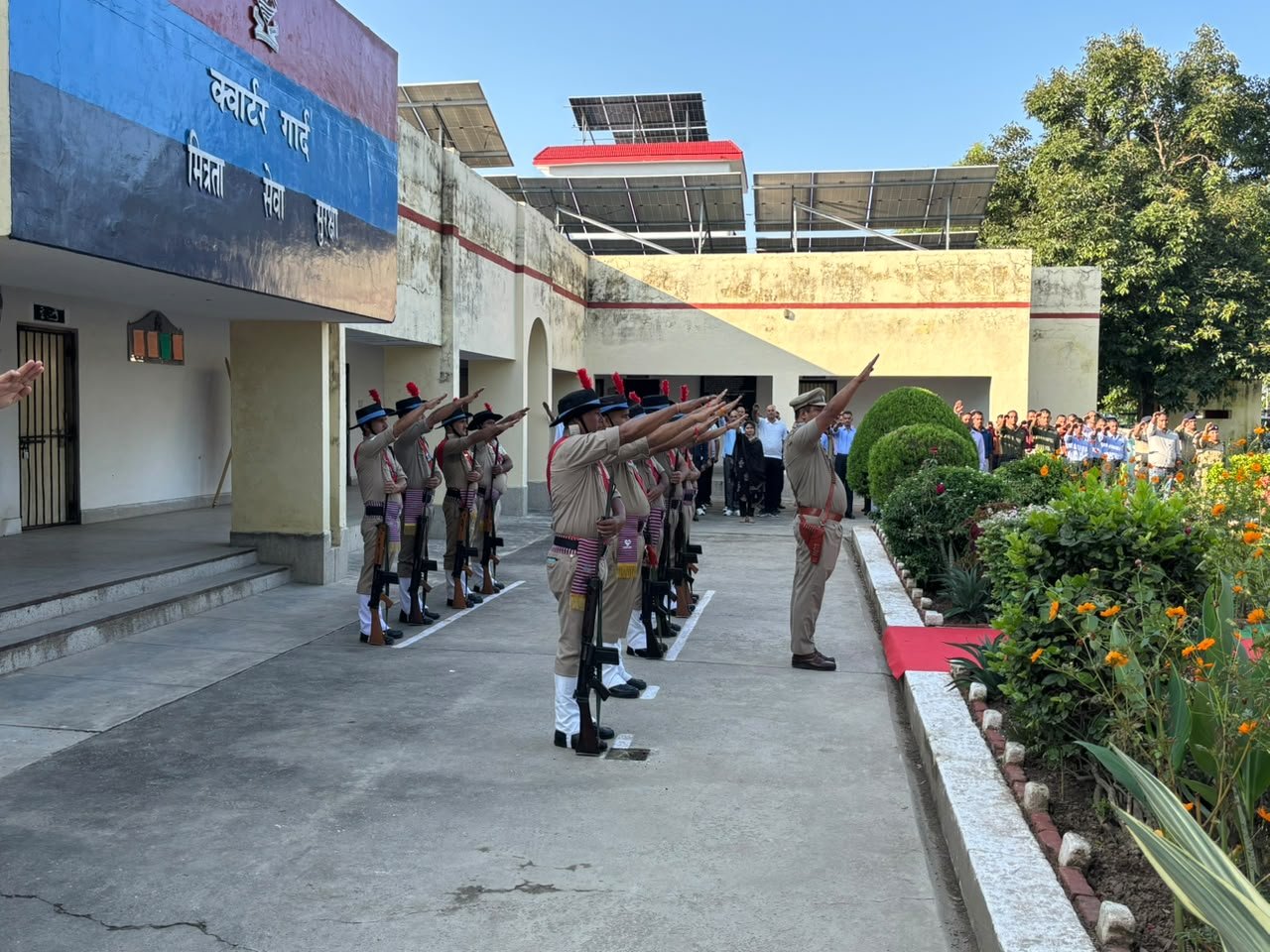 राष्ट्रपिता महात्मा गांधी एवं पूर्व प्रधानमंत्री स्वर्गीय श्री लाल बहादुर शास्त्री जी की जयंती पर हरिद्वार पुलिस ने दी श्रद्धांजलि