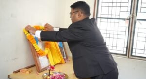 रुद्रप्रयाग में धूमधाम से मनाई गई गांधी-शास्त्री जयंती, जिलाधिकारी ने सत्य-अहिंसा के मार्ग पर चलने का दिया संदेश