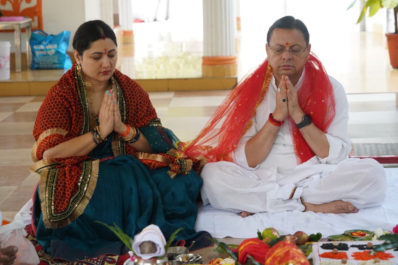 शारदीय नवरात्रि के प्रथम दिवस पर मुख्यमंत्री ने की पूजा-अर्चना, प्रदेशवासियों की सुख-समृद्धि की कामना
