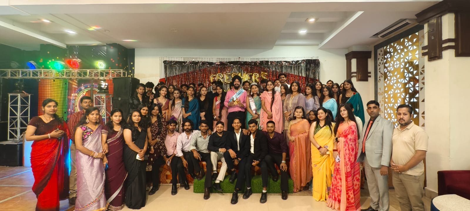 स्वामी दर्शनानन्द इंस्टिट्यूट आफ मैंनेजमेंट एण्ड टैक्नोलोजी द्वारा फ्रेशर पार्टी का आयोजन