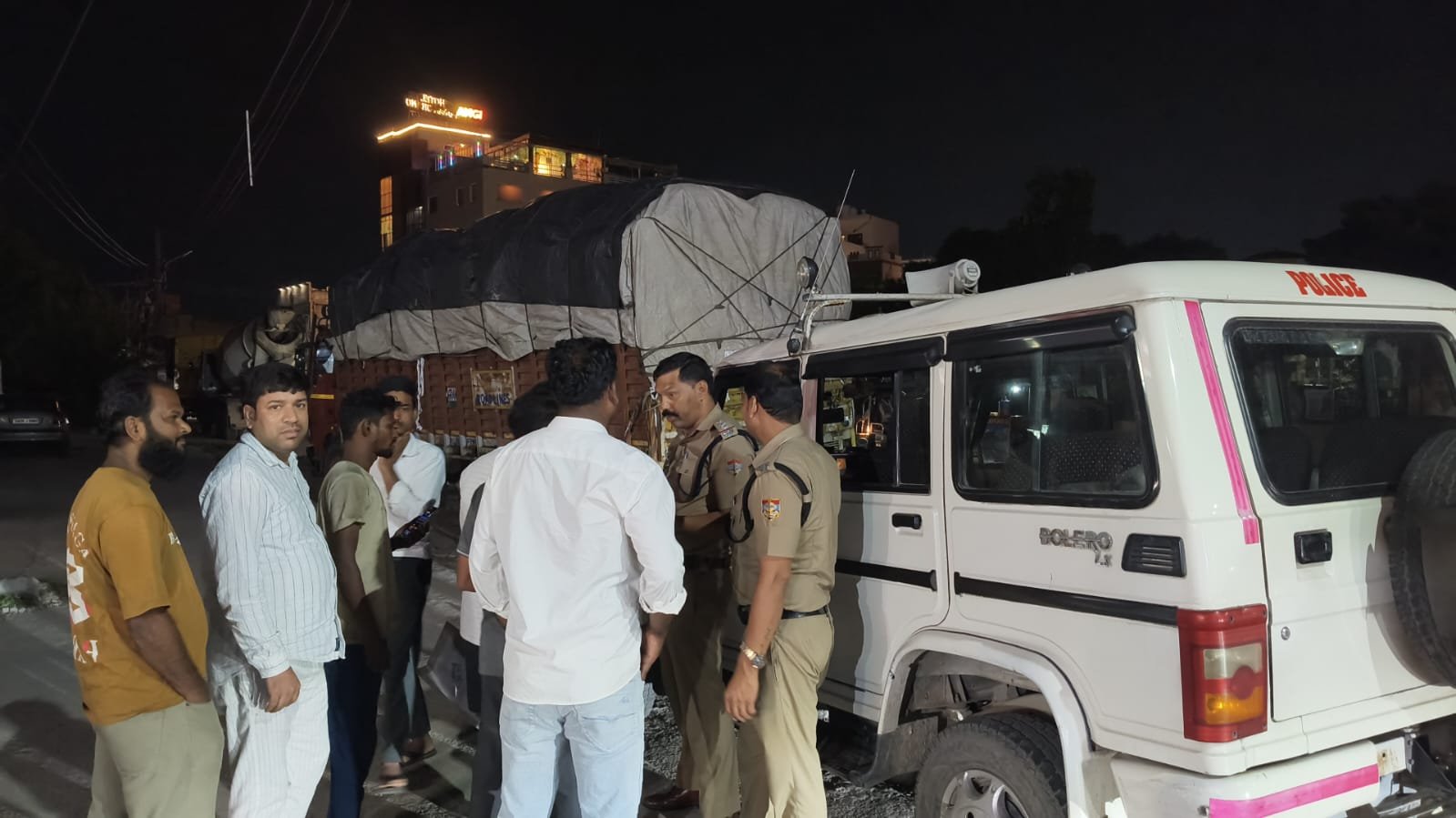 हरिद्वार पुलिस ने नो-एन्ट्री में भारी वाहनो के विरूद्ध चलाया चैकिंग अभियान