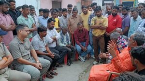 हाथी के हमले में मृतक किसान को स्वामी यतीश्वरानंद ने दिलवाए तीन लाख