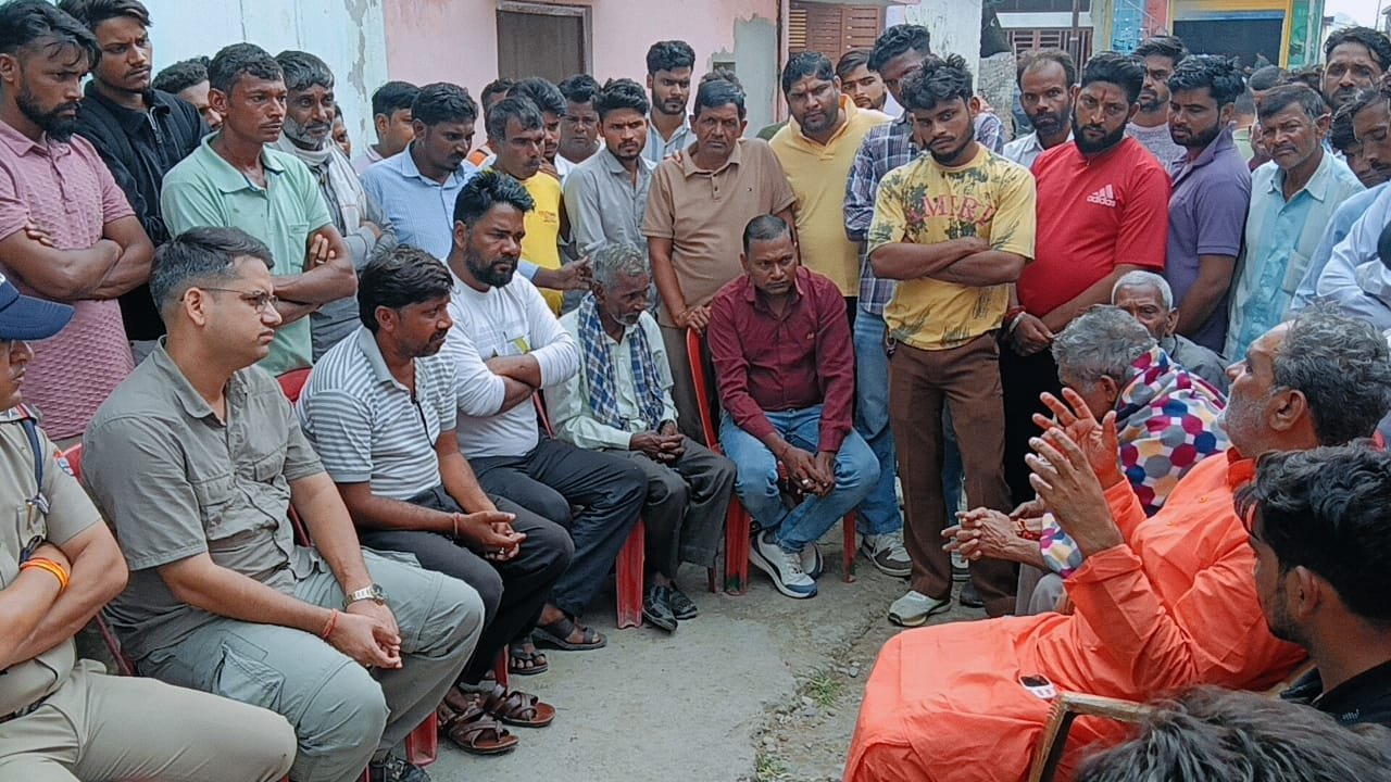 हाथी के हमले में मृतक किसान को स्वामी यतीश्वरानंद ने दिलवाए तीन लाख